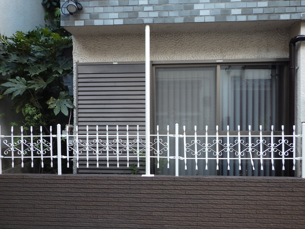 フェンスや支柱を綺麗に塗替えしました【新宿区Ｂ邸】